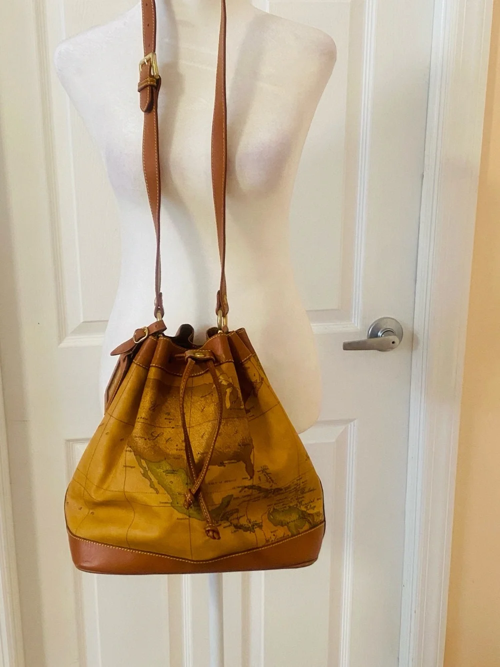 Alviero Martini Drawstring  bucket crossbody bag